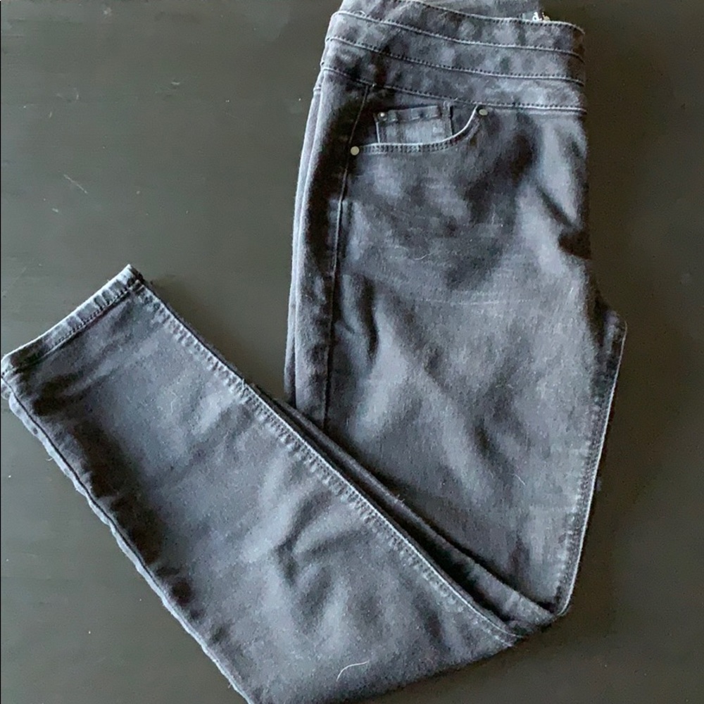 High waisted black ankle jeans